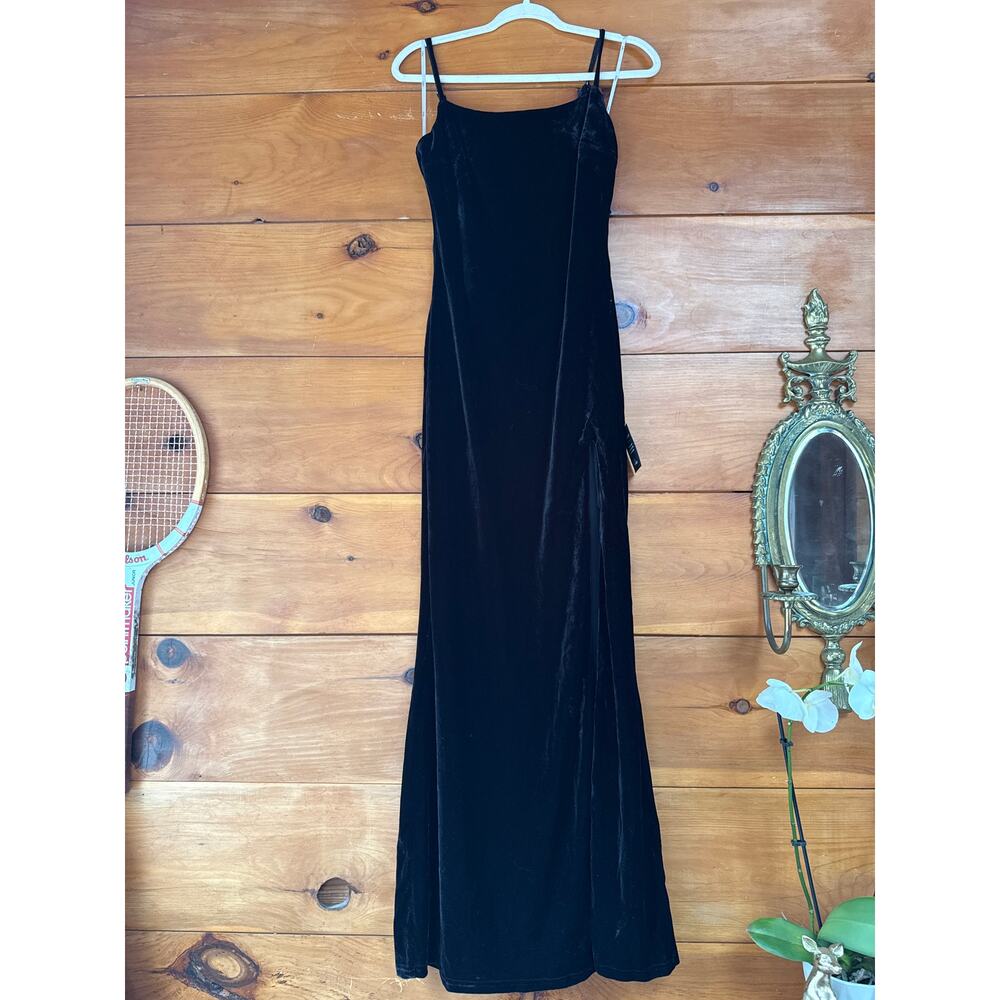 NWT Lulus Kissable Beauty Black Velvet Sleeveless Maxi Dress Banquet Gala Sz M - Picture 2 of 9